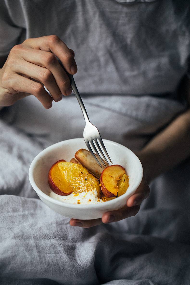 Baked fruits with yoghurt, simple yet not ordinary